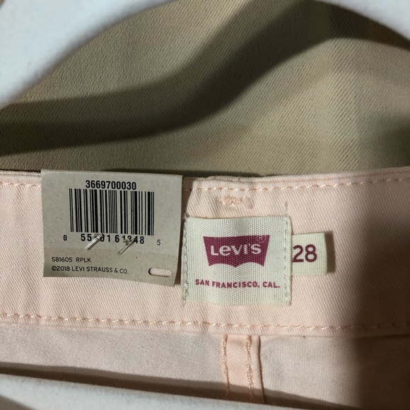 🌼NWT Levi’s pink/blush Cargo Pant - Picture 14 of 14